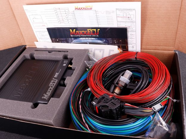 Billede af MaxxECU RACE PREMIUM (ECU, harnesses, accessories and LSU 4.2)