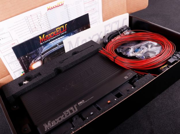 Billede af MaxxECU PRO PREMIUM (ECU, harnesses, accessories and LSU 4.2)