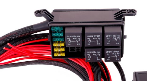 Billede af MaxxECU relay and fuse box